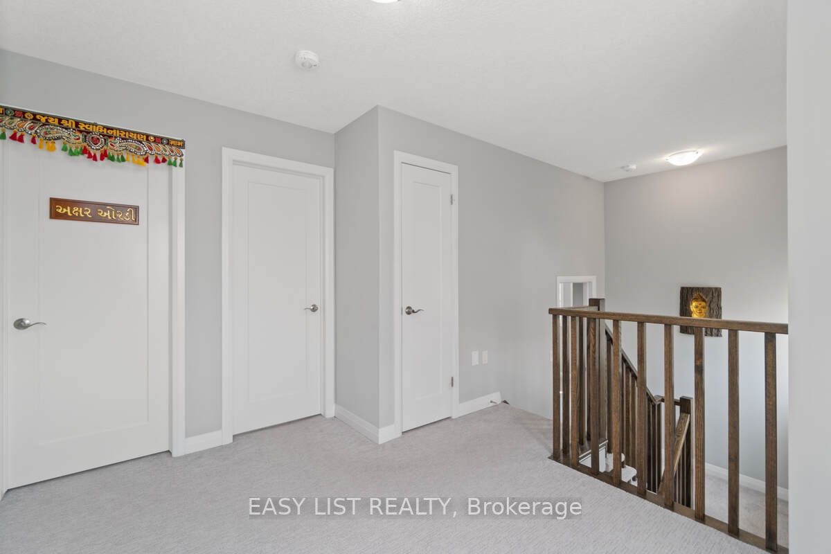 126 Laguna Village Cres