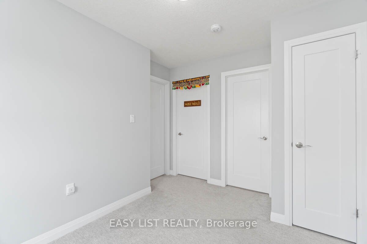126 Laguna Village Cres
