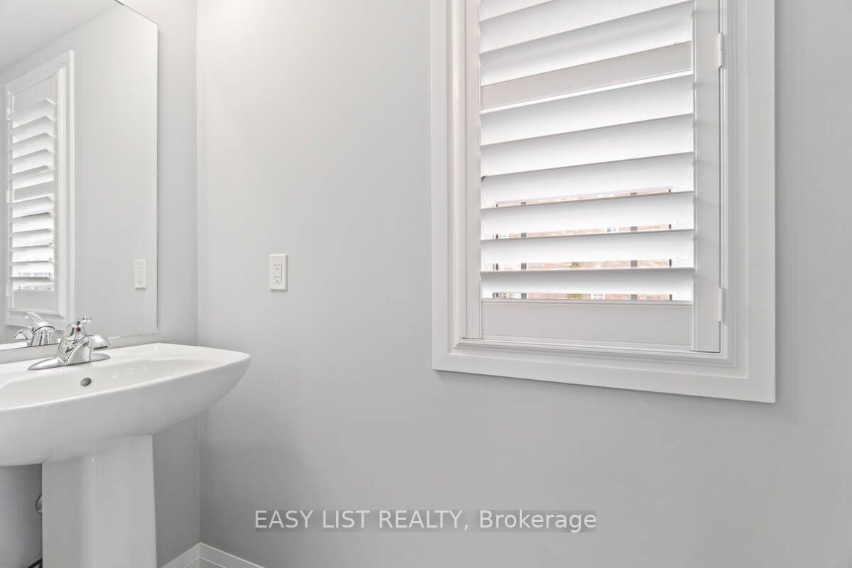 126 Laguna Village Cres