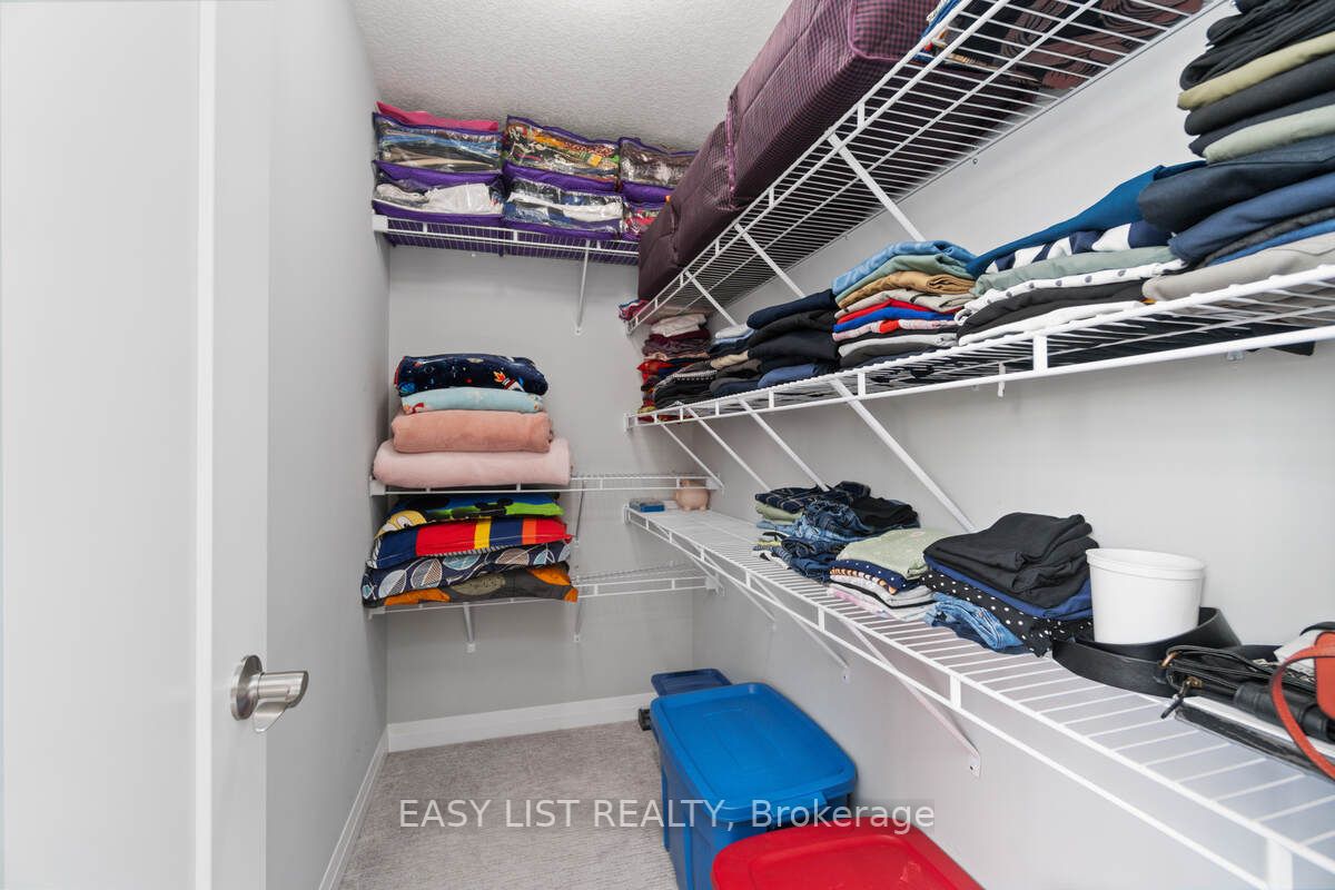 126 Laguna Village Cres