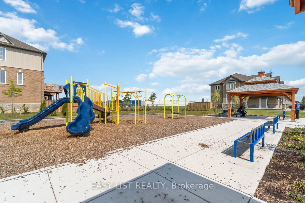 126 Laguna Village Cres