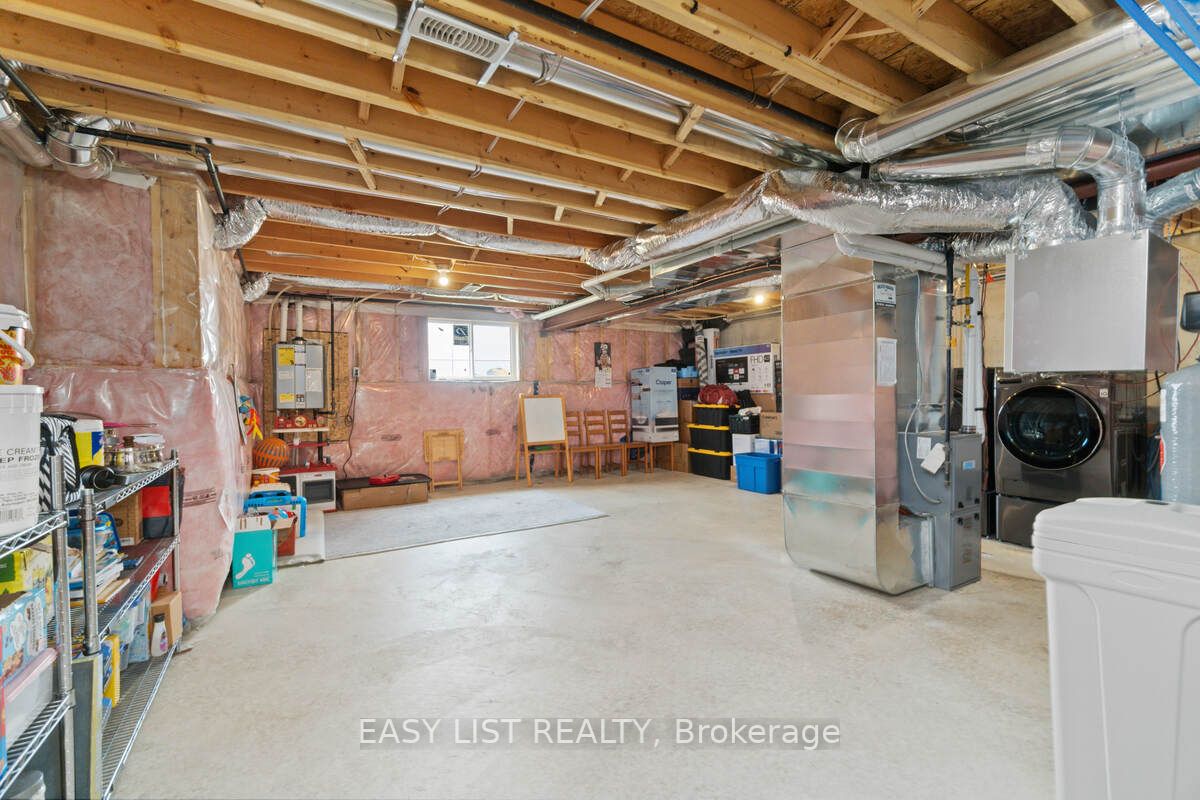 126 Laguna Village Cres