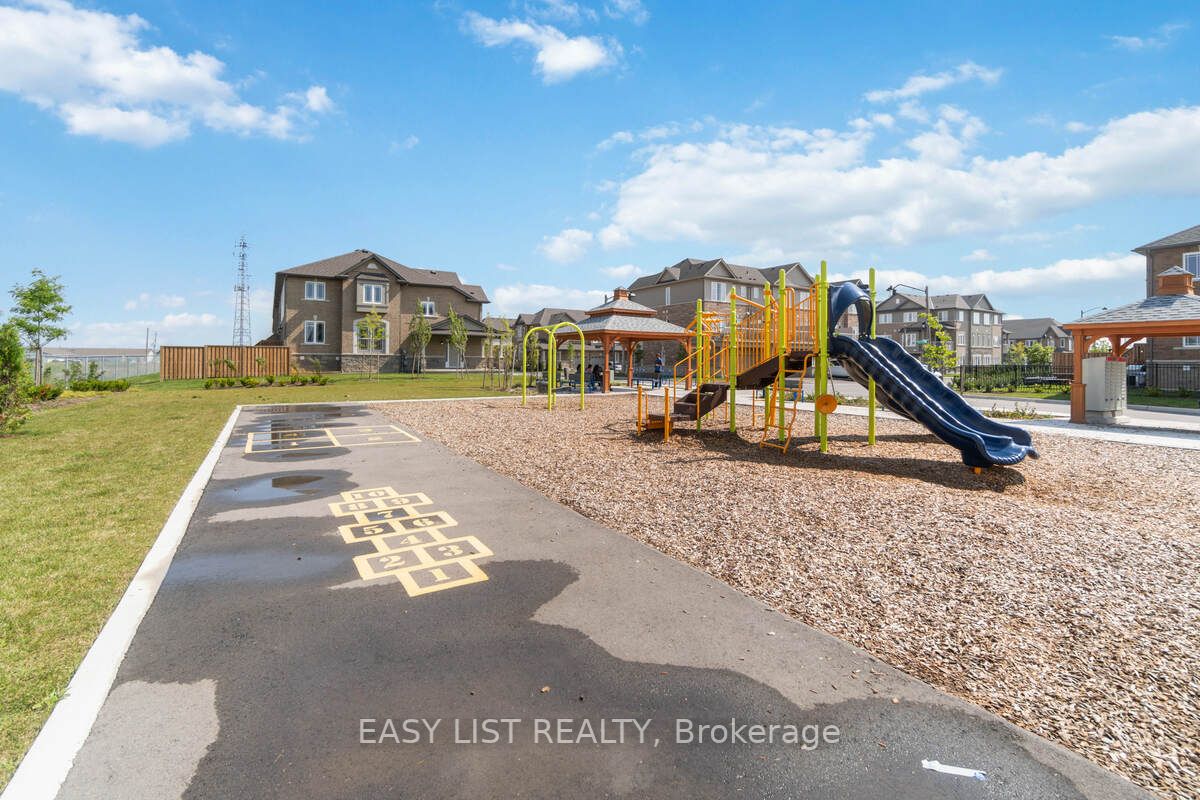 126 Laguna Village Cres
