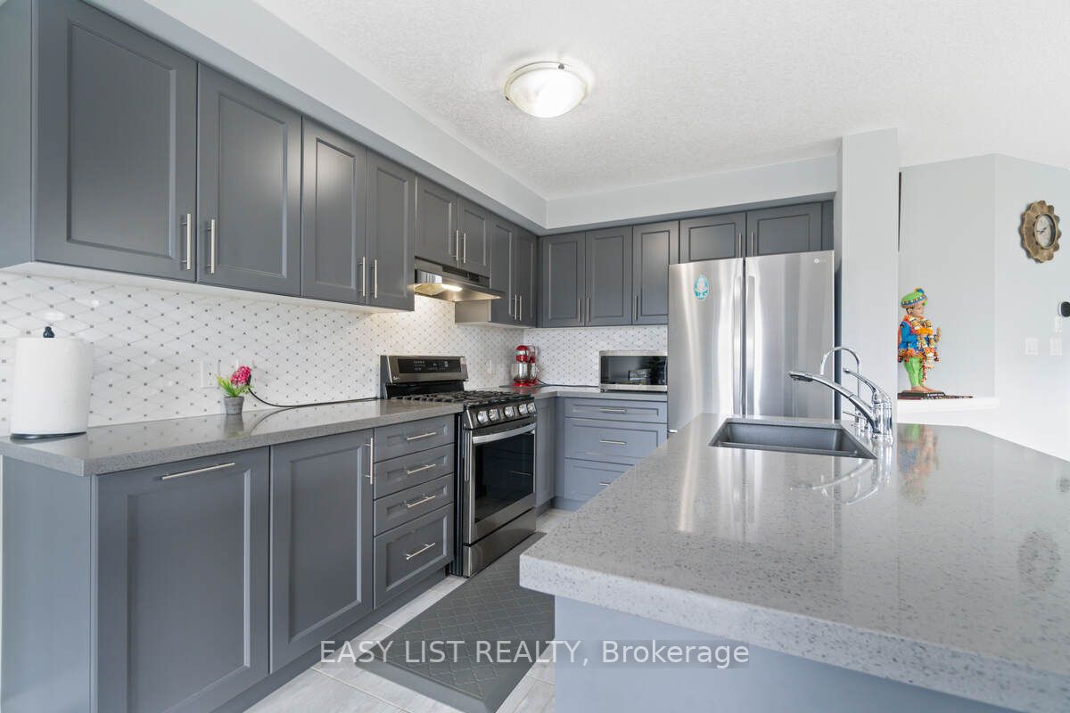 126 Laguna Village Cres