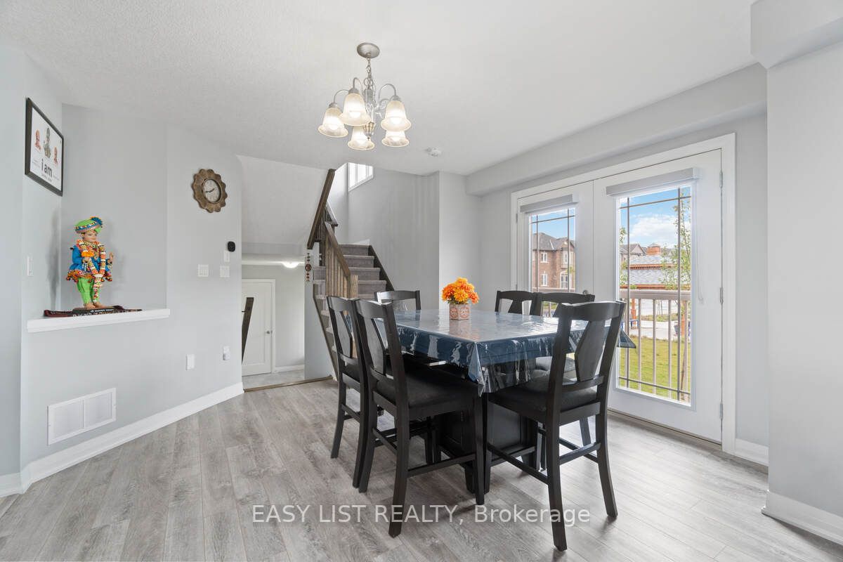 126 Laguna Village Cres