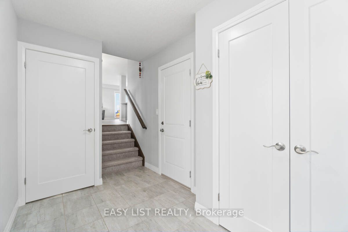 126 Laguna Village Cres
