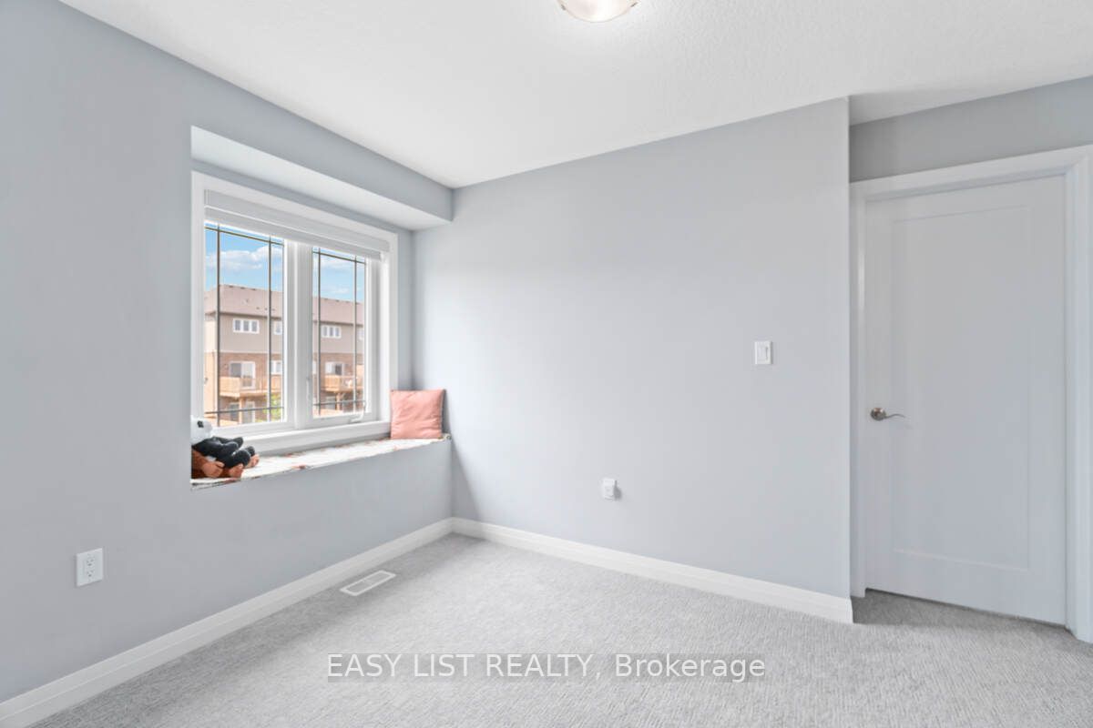 126 Laguna Village Cres