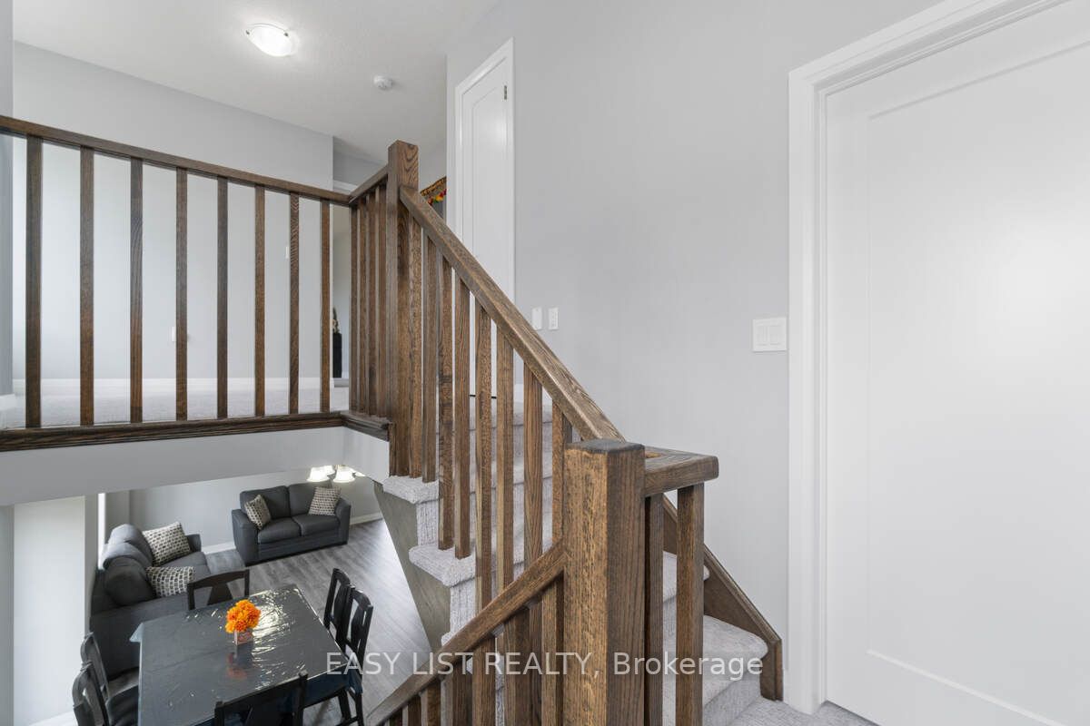 126 Laguna Village Cres
