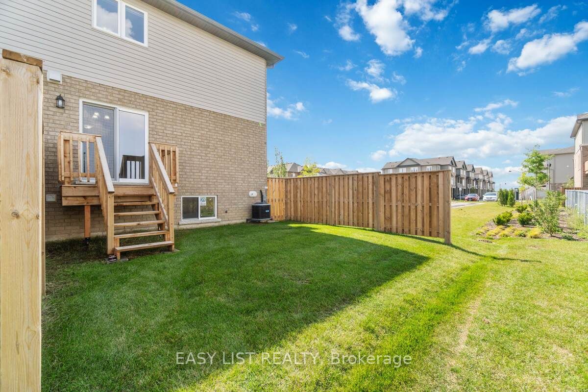126 Laguna Village Cres