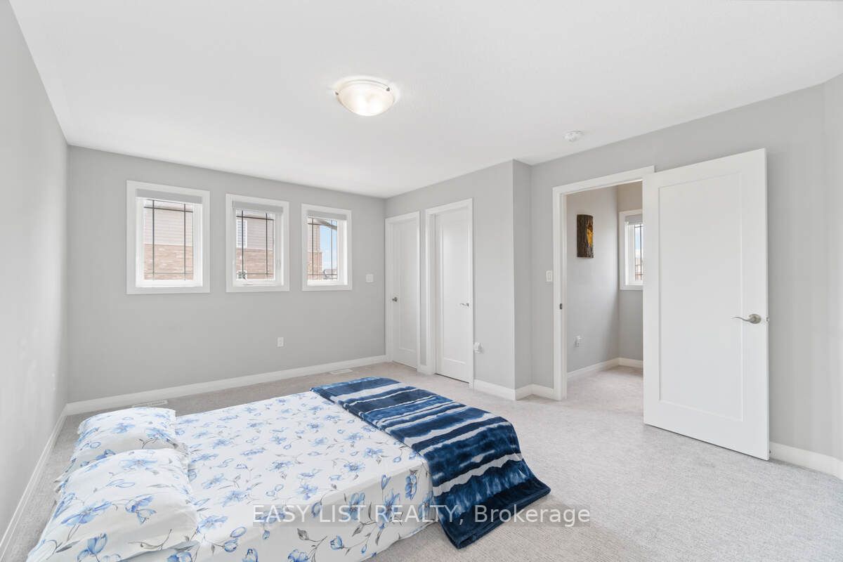 126 Laguna Village Cres
