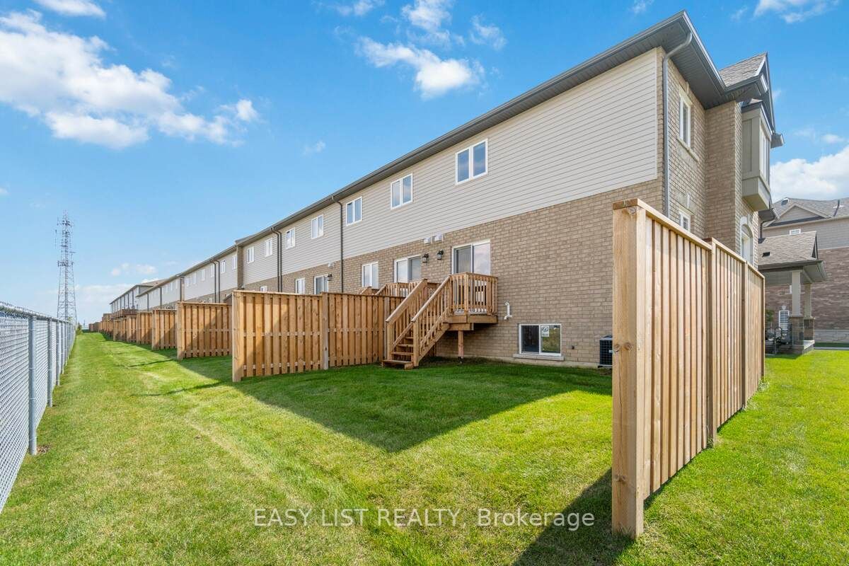 126 Laguna Village Cres