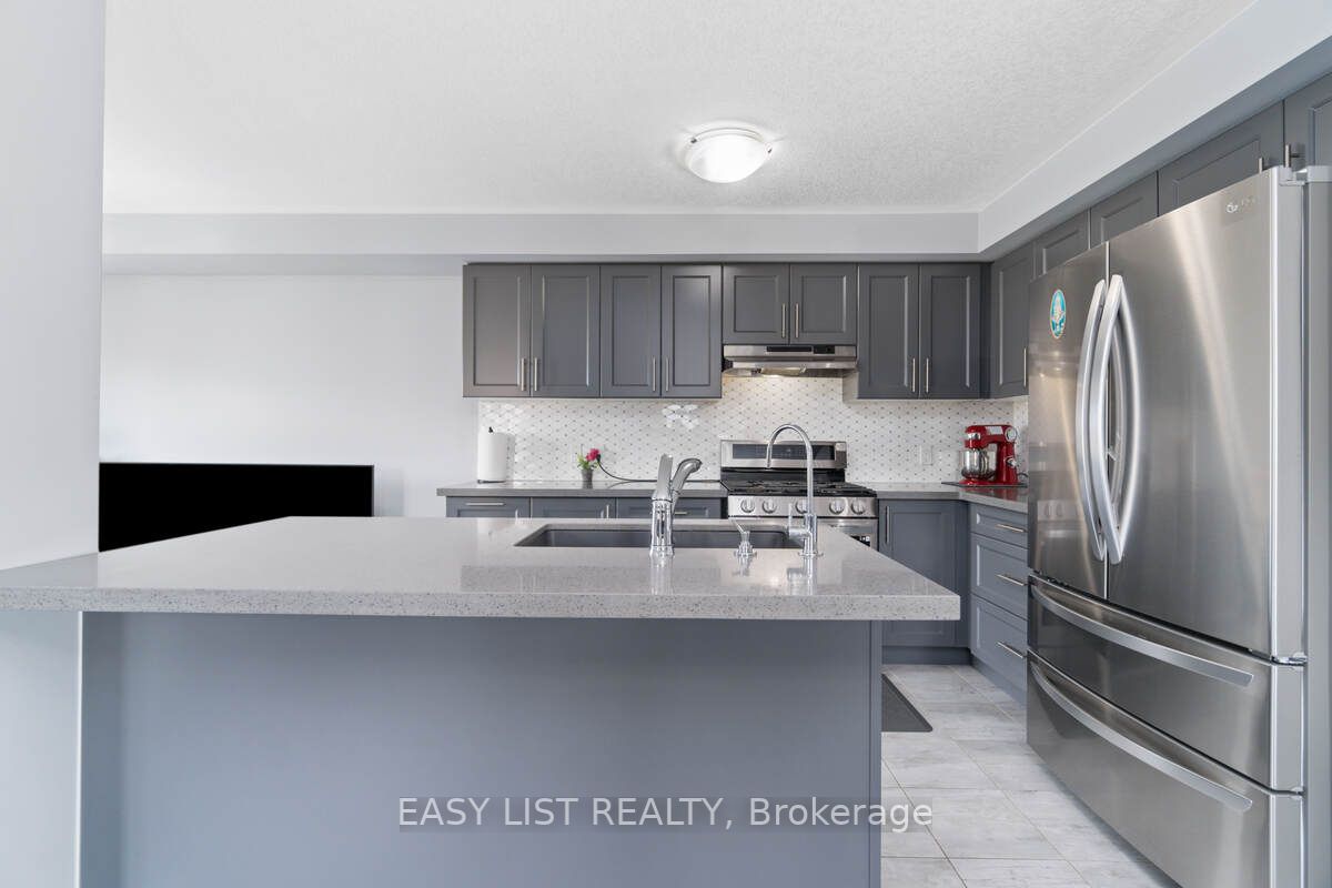 126 Laguna Village Cres