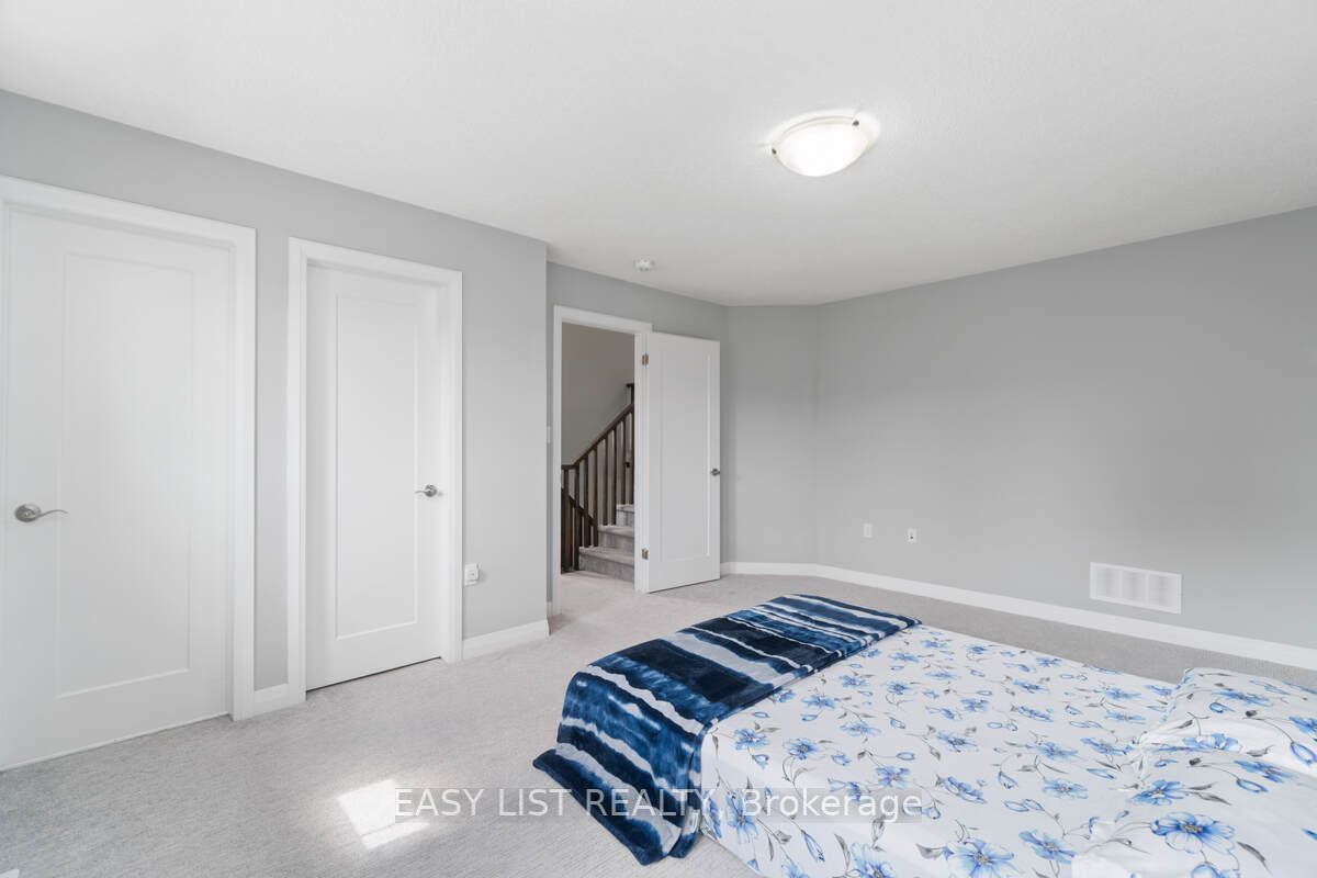126 Laguna Village Cres