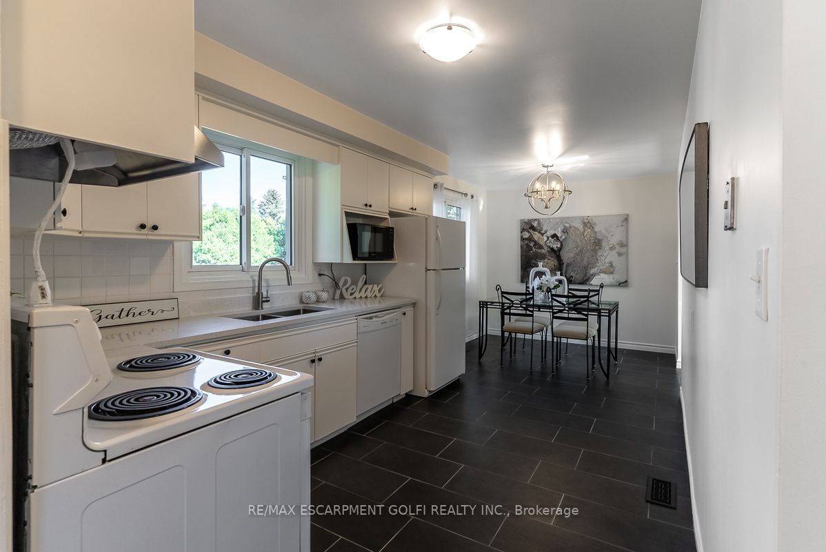 44 Elgar Avenue