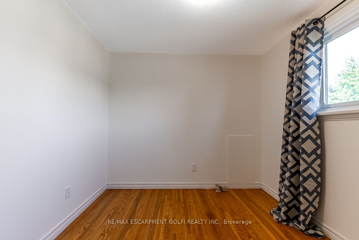 44 Elgar Avenue