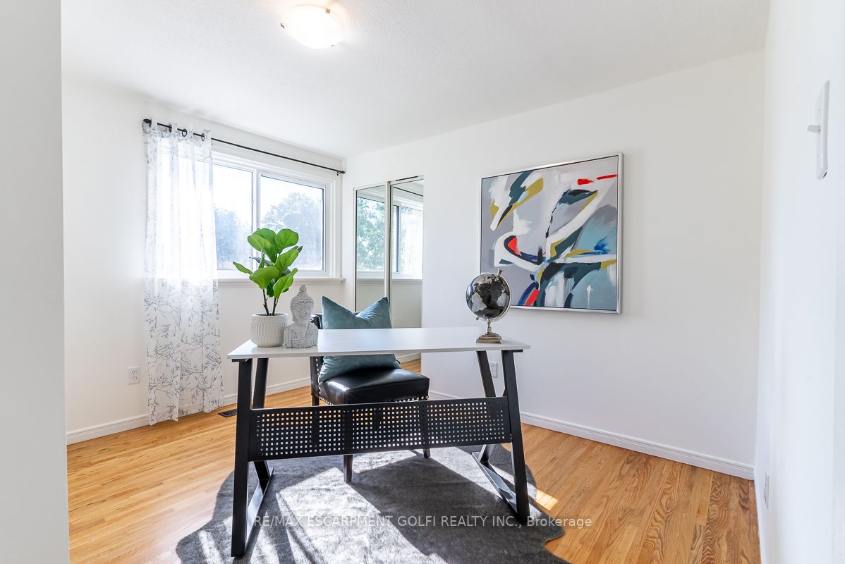 44 Elgar Avenue