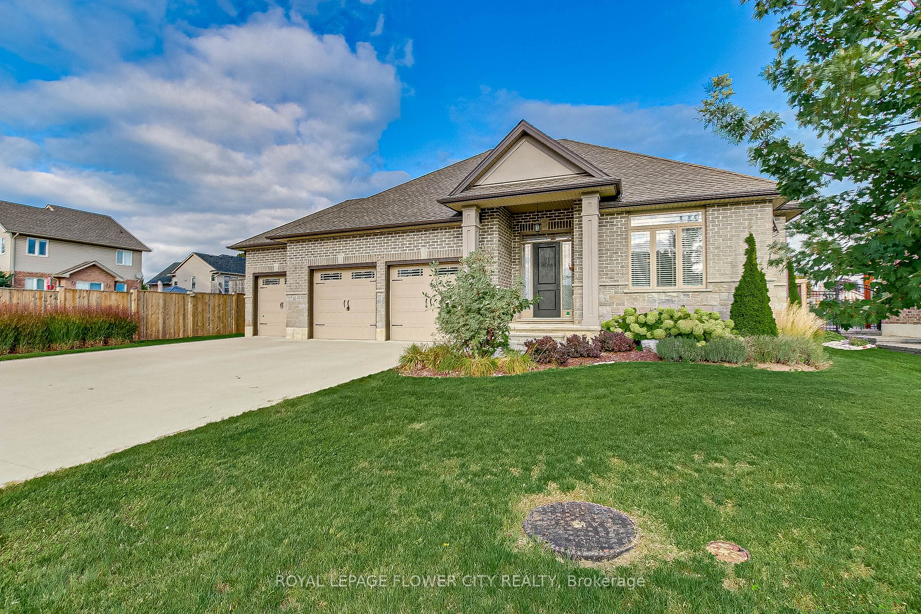 Listing X7004816 - Large Photo # 3