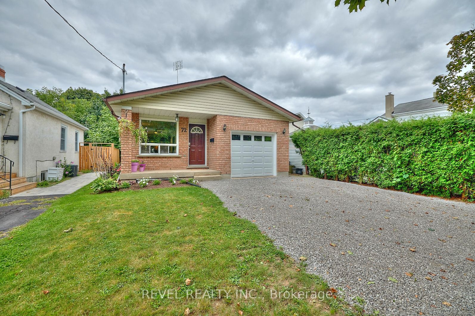 72 Rolls Ave