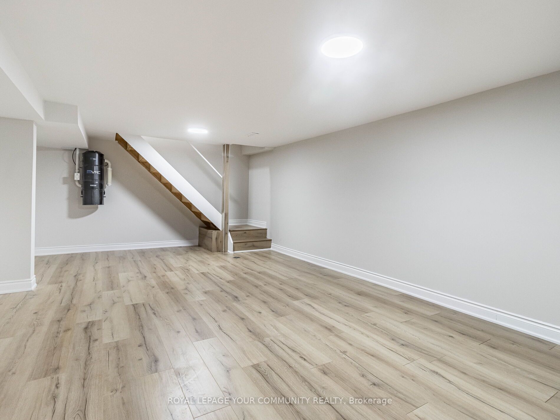 24 The Meadows St