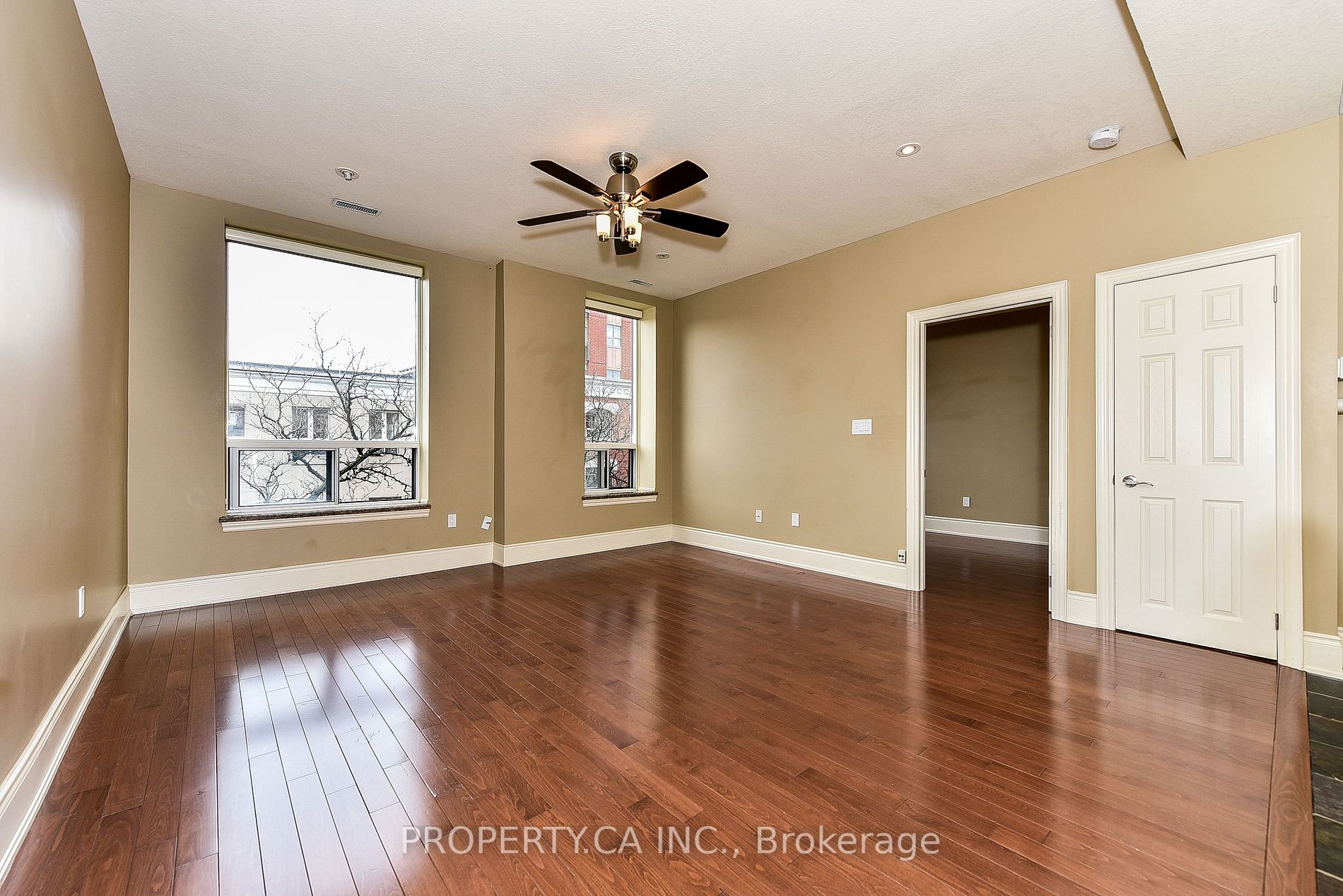 283 King Street E, #302