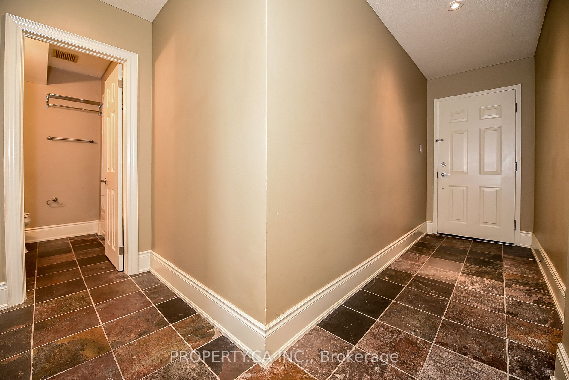 283 King St E, #302