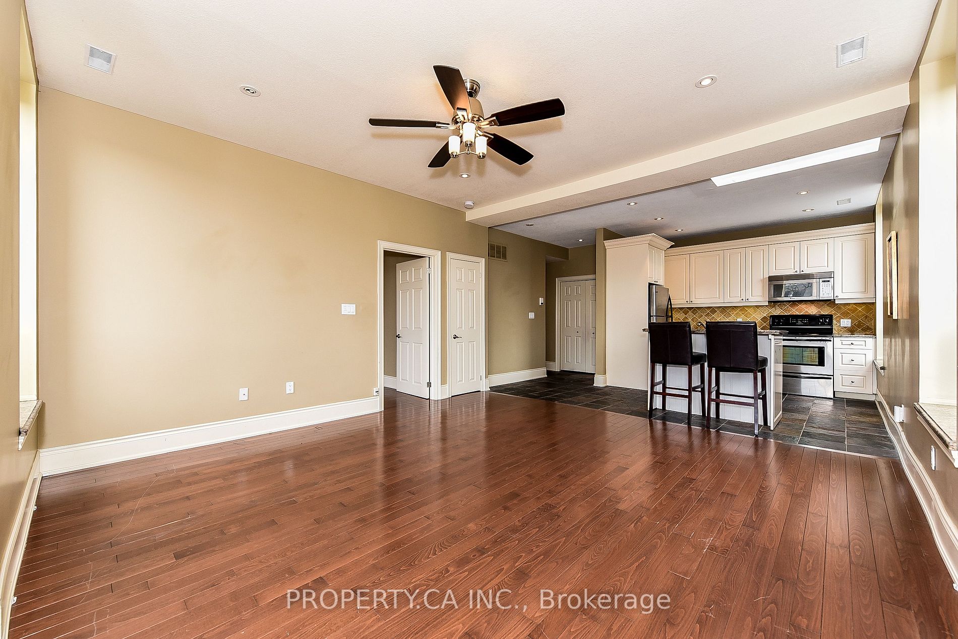 283 King Street E, #302