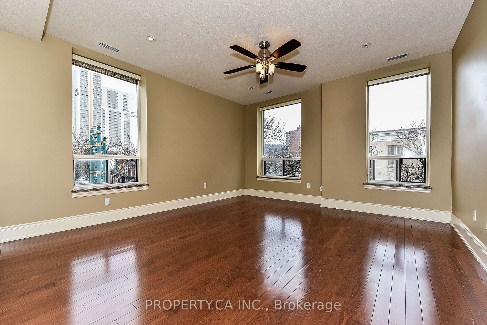 283 King St E, #302