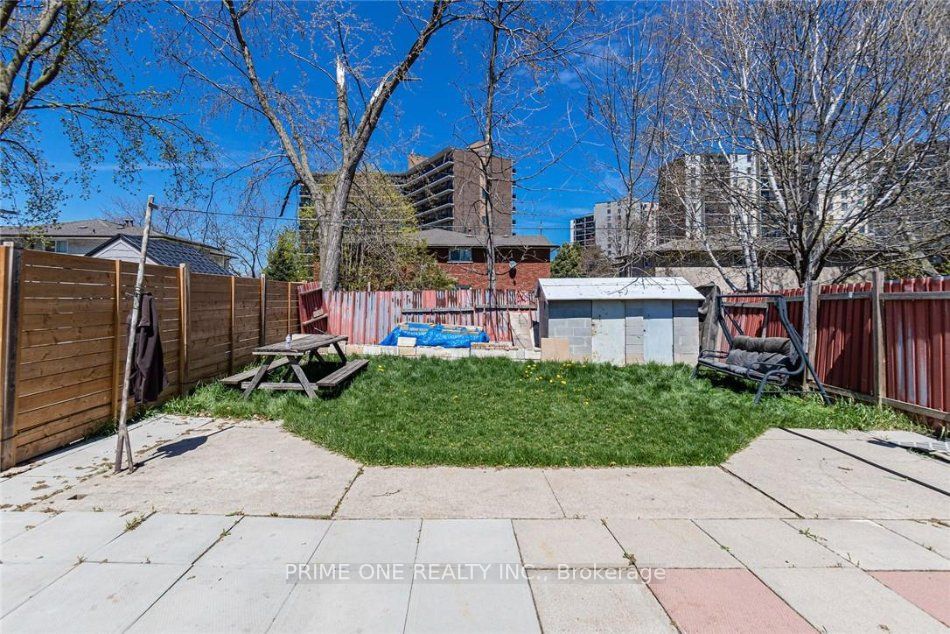 70 Gainsborough Rd