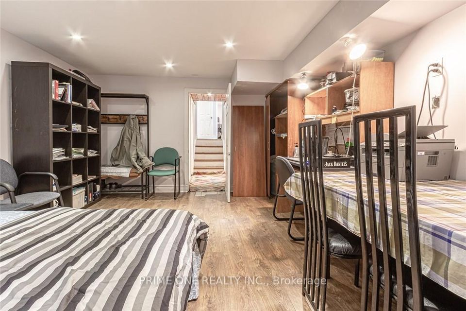 70 Gainsborough Rd