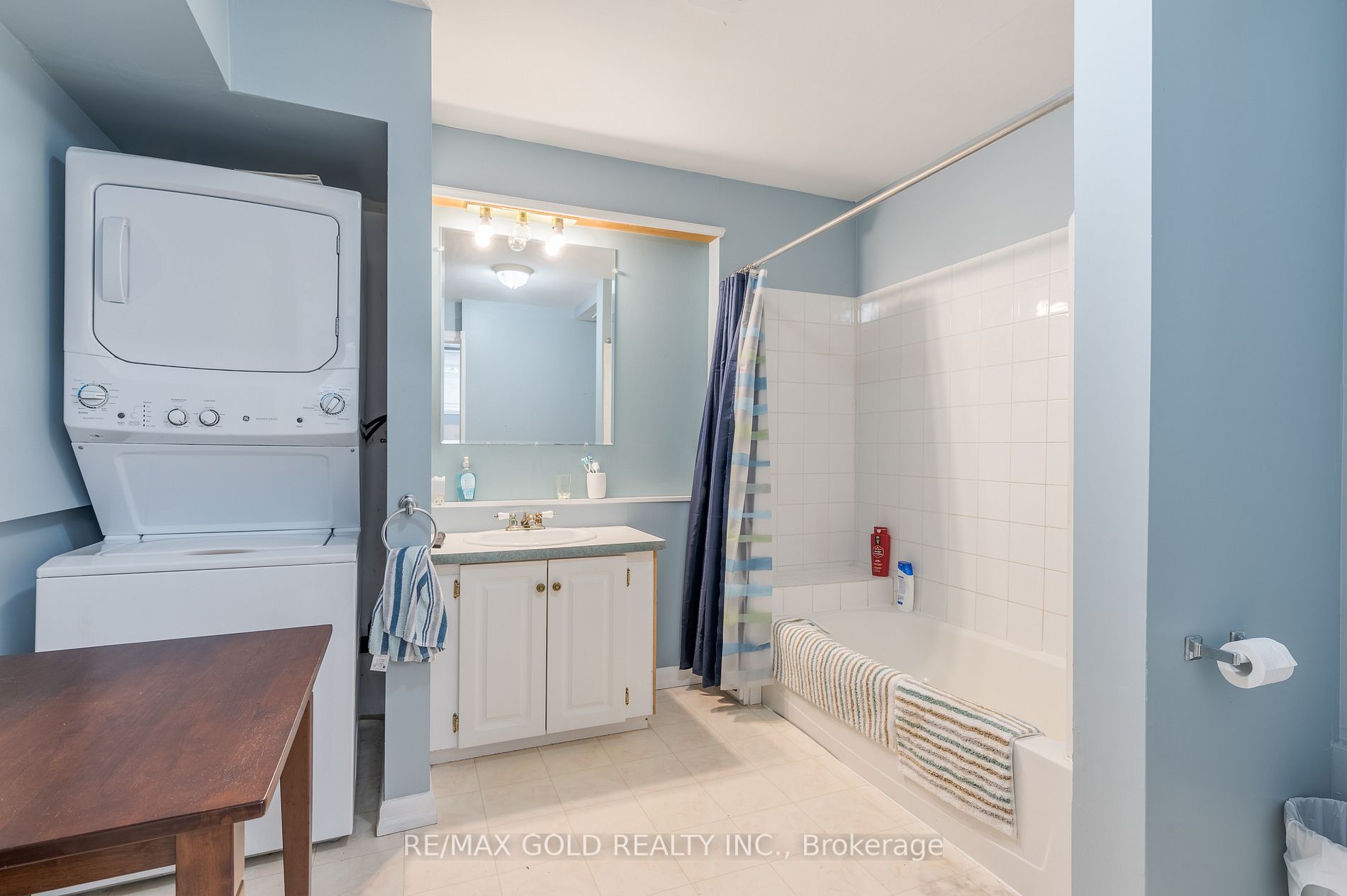 131 King St E