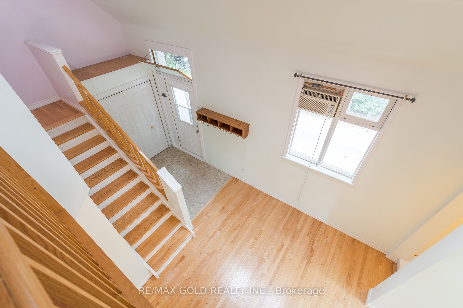 131 King St E