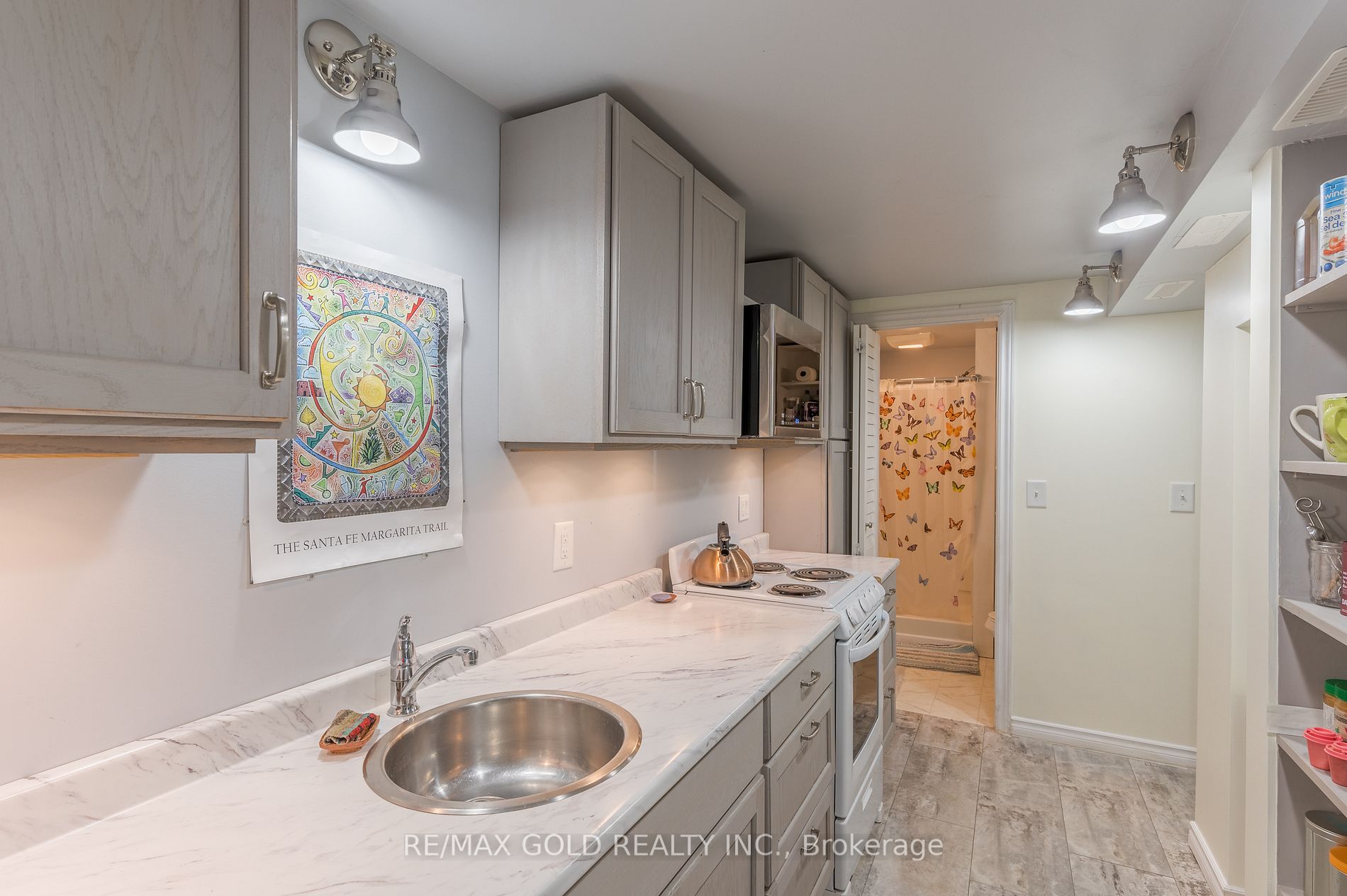 131 King St E