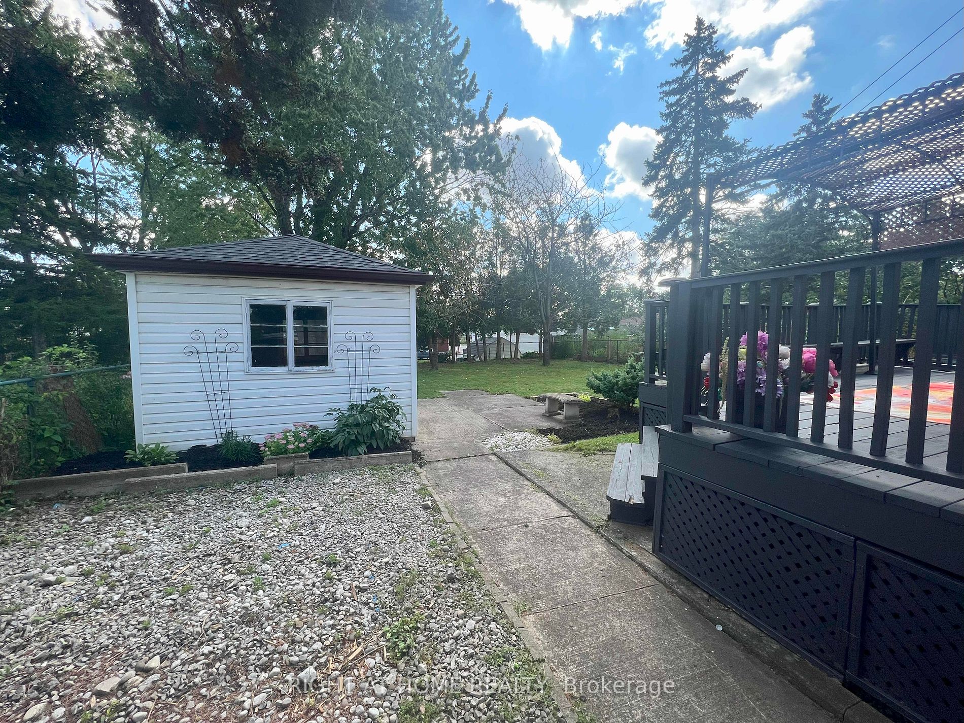 943 Upper Gage Ave