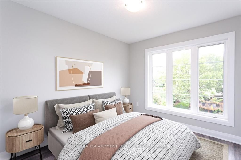 383 Dundas St, #27