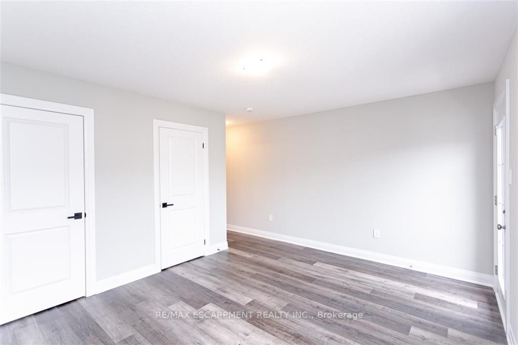 383 Dundas St, #27