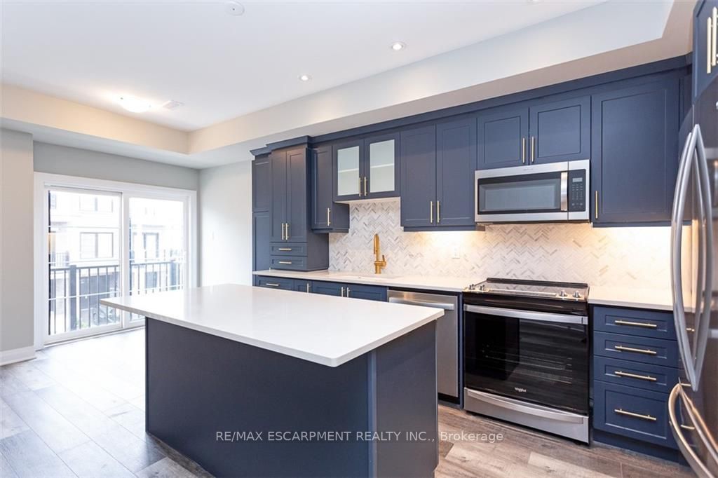 383 Dundas St, #27