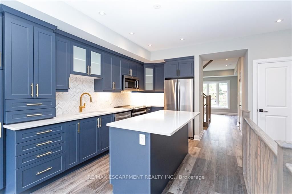 383 Dundas St, #27