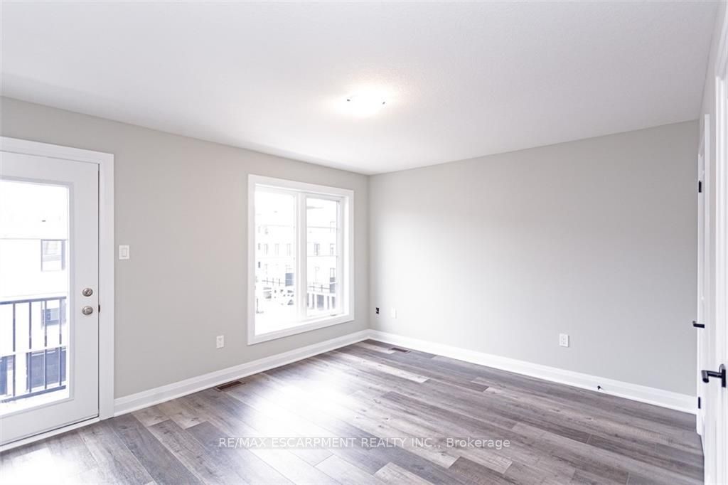 383 Dundas St, #27