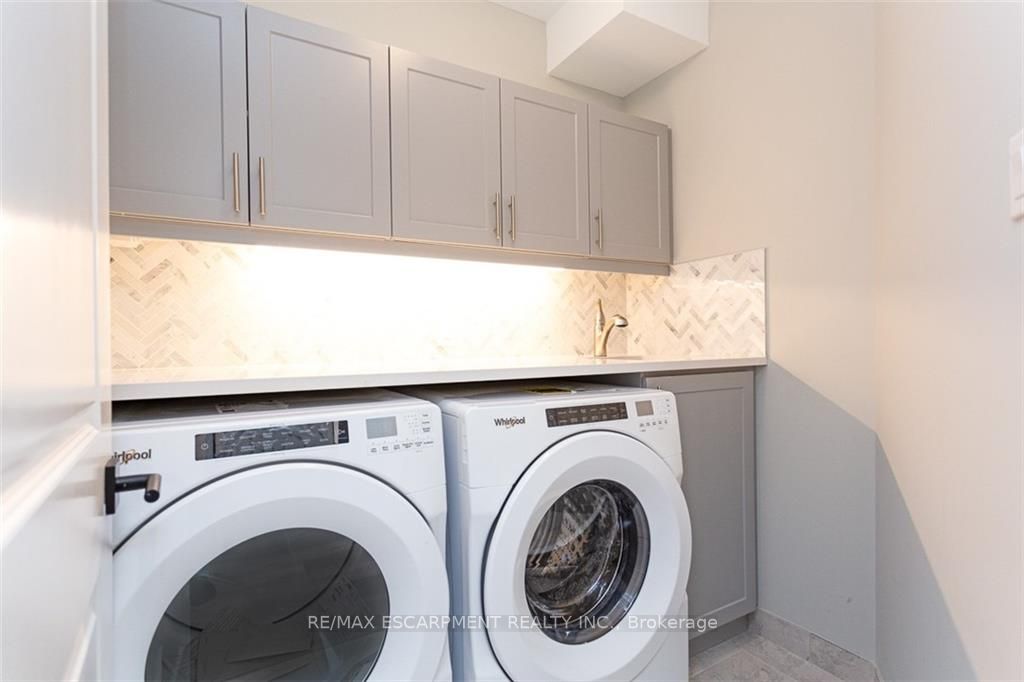 383 Dundas St, #27