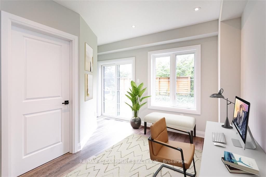 383 Dundas St, #27