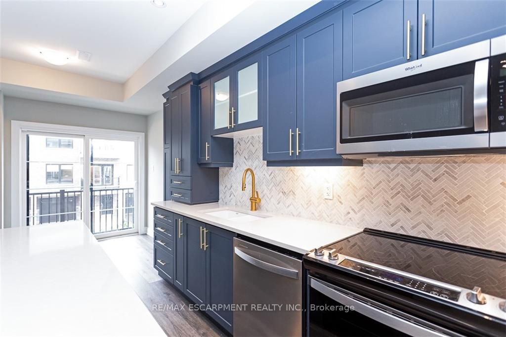 383 Dundas St, #27