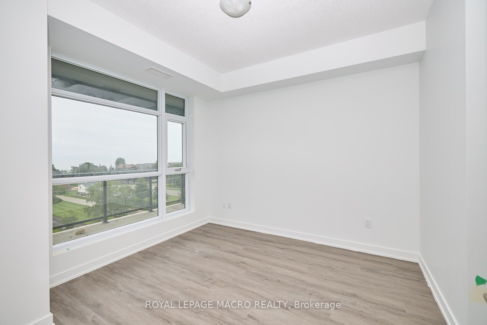 600 North Service Road, #516