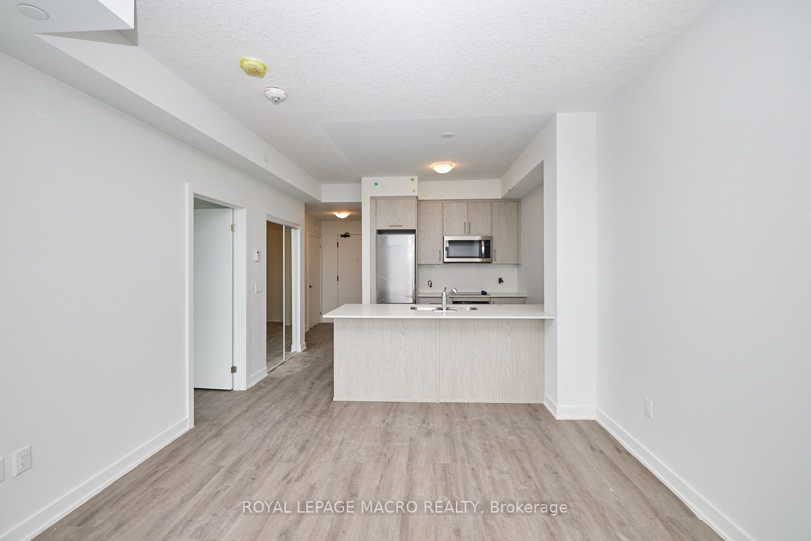 600 North Service Road, #516