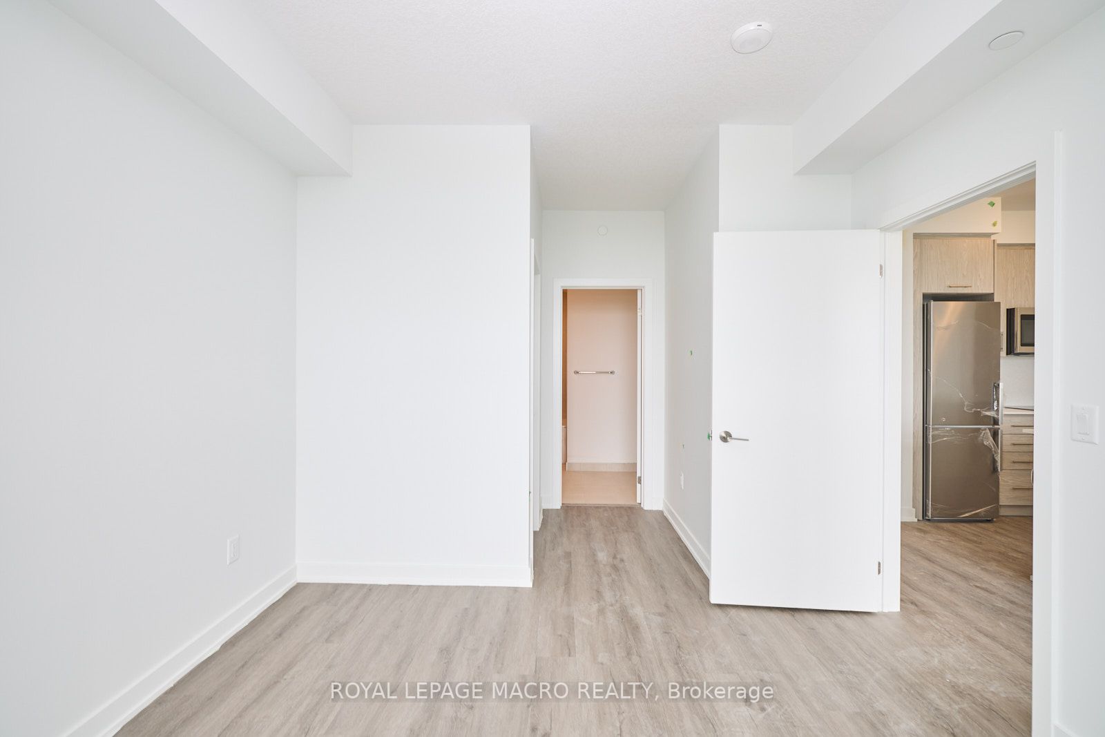 600 North Service Road, #516