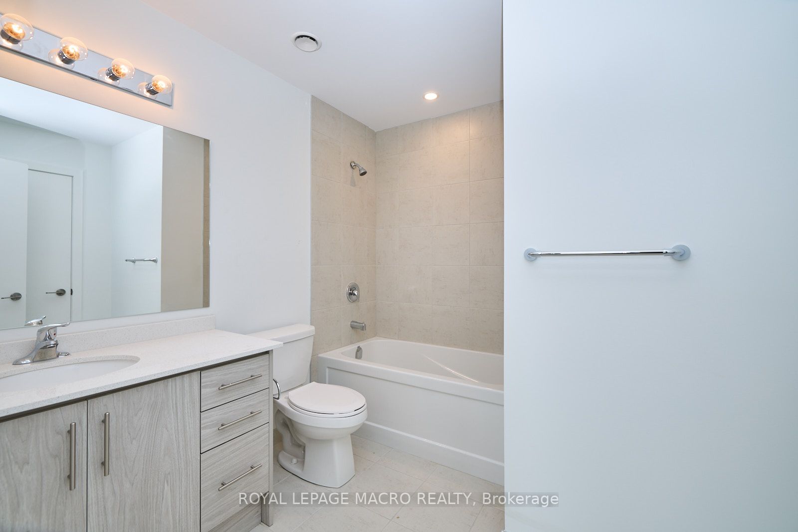 600 North Service Road, #516