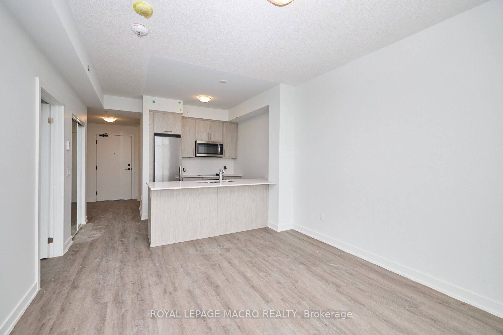 600 North Service Road, #516