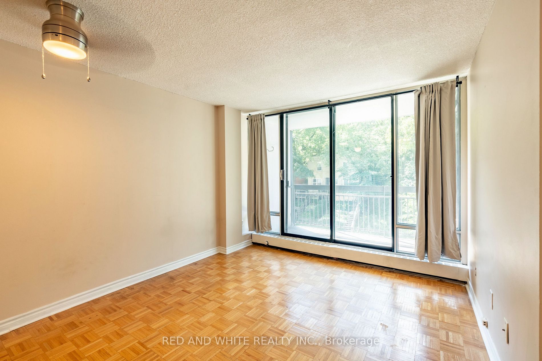 150 Charlton Avenue E, #405