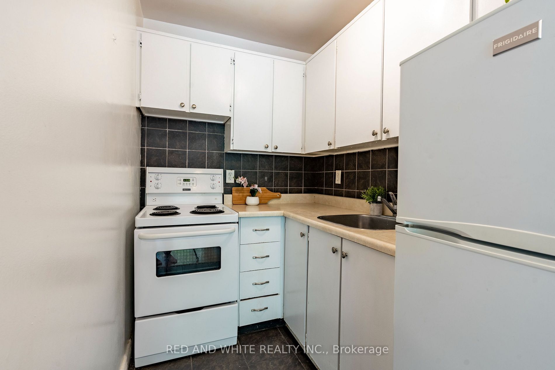 150 Charlton Avenue E, #405