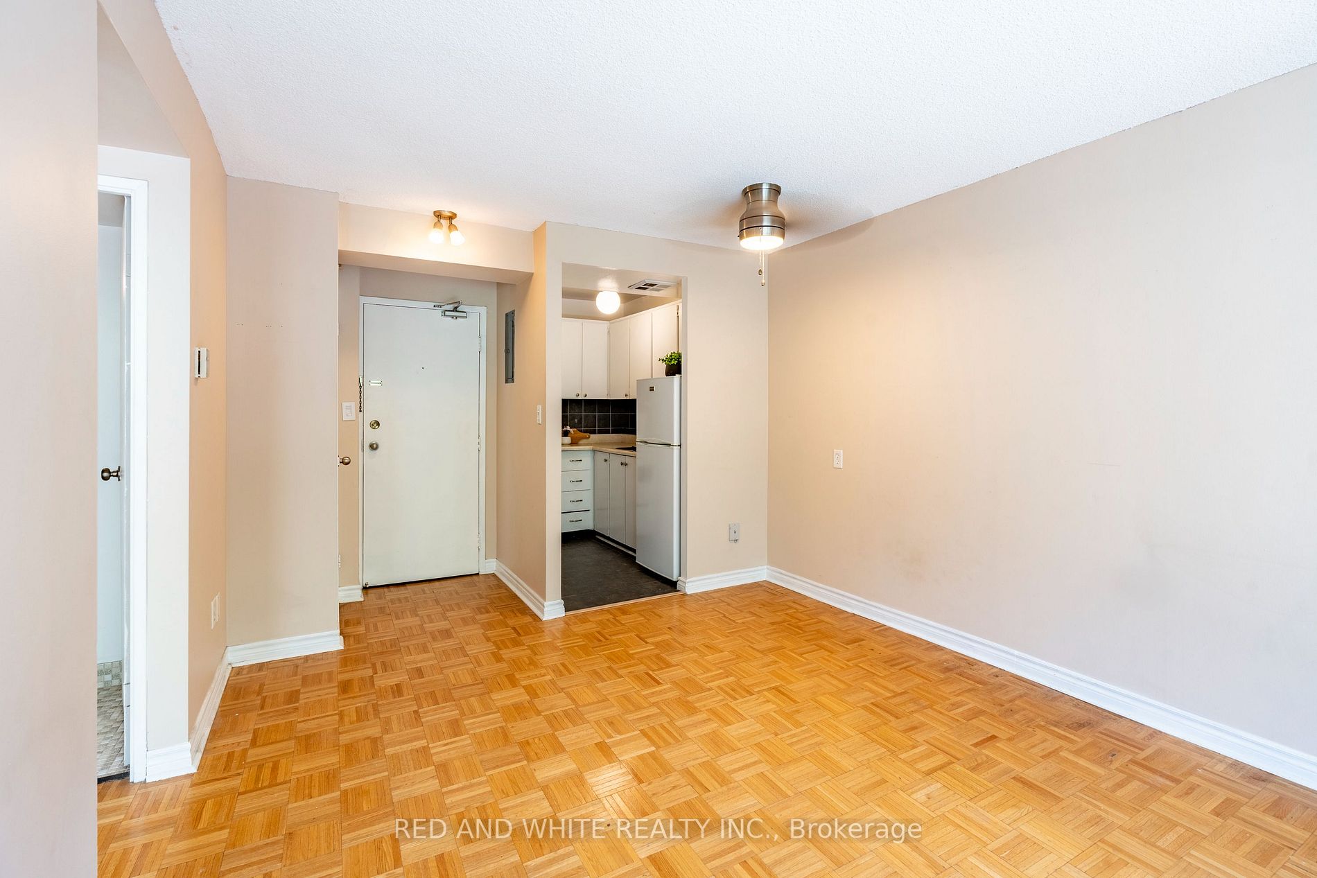 150 Charlton Avenue E, #405