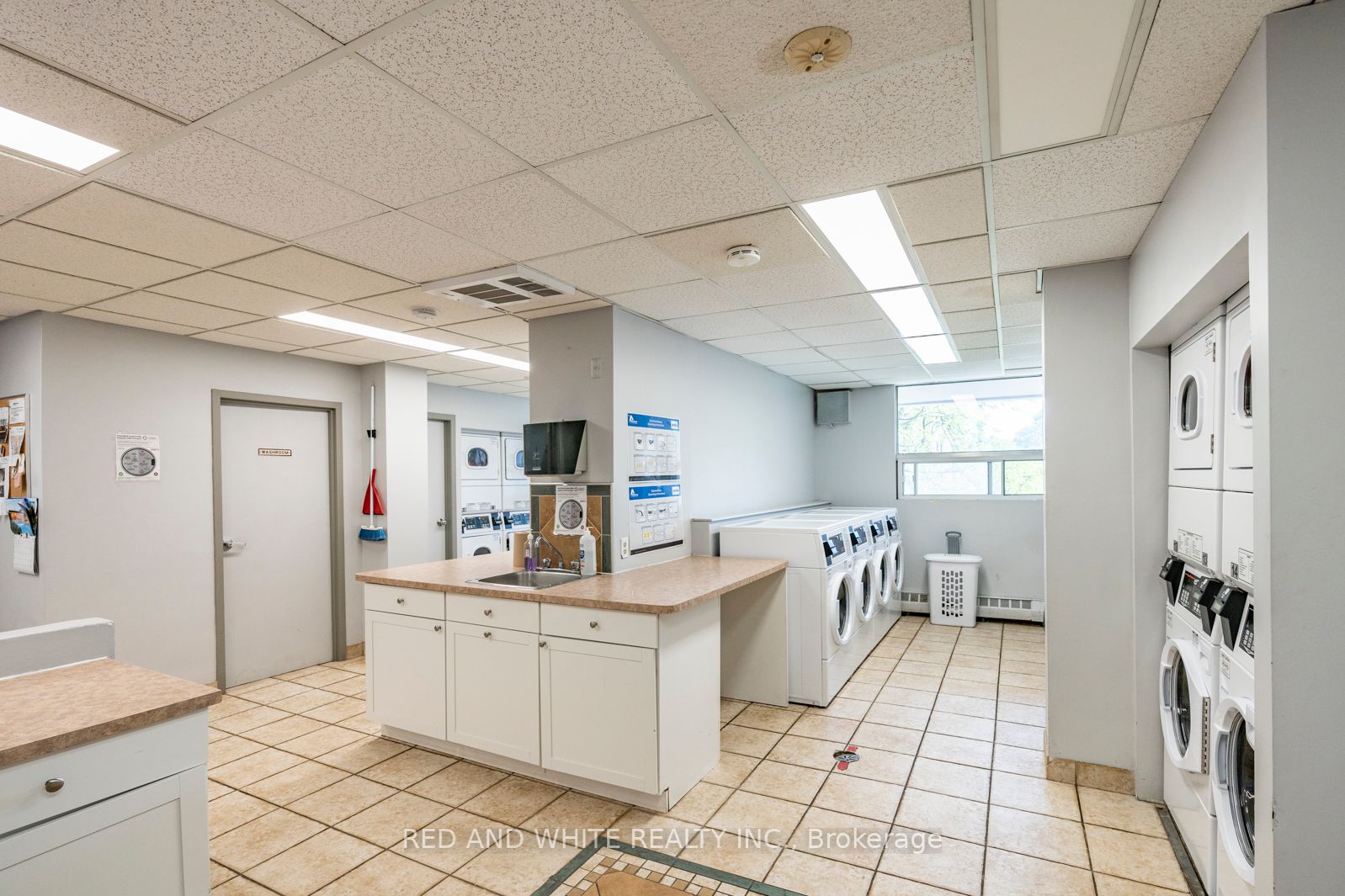 150 Charlton Avenue E, #405